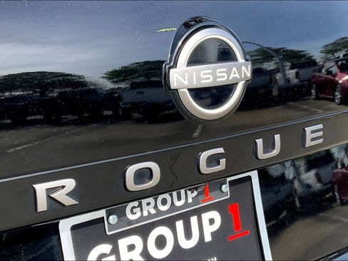 Used 2024 Nissan Rogue SV FWD image 32