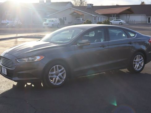 Used 2016 Ford Fusion SE image 10