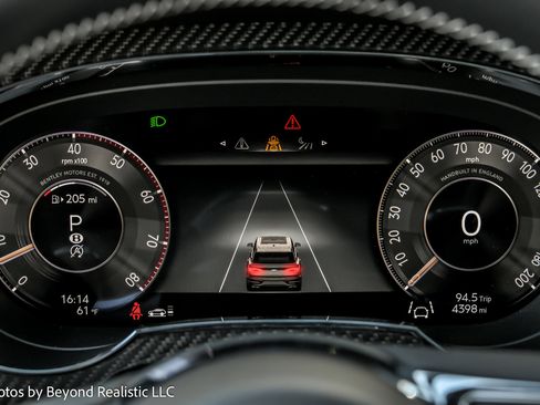 Used 2024 Bentley Bentayga image 35