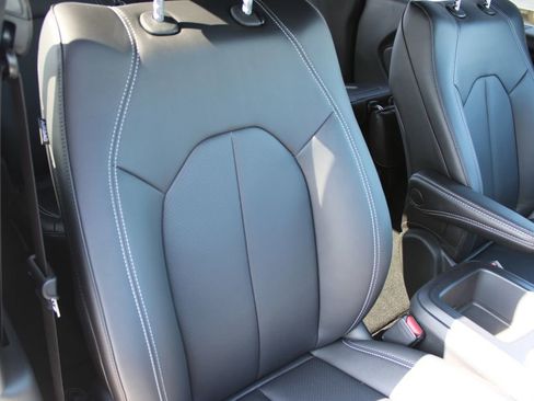 New 2026 Chrysler Pacifica Select image 15