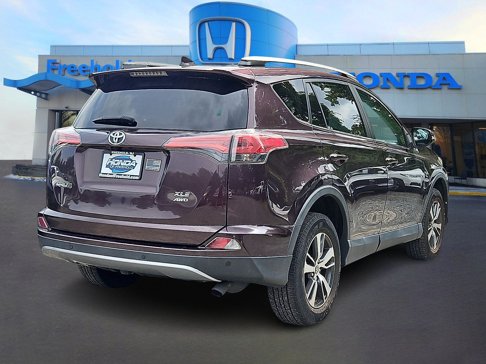 Used 2017 Toyota RAV4 XLE AWD/4WD image 7