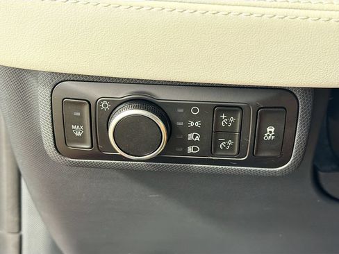 Used 2025 Ford Mustang Mach-E Premium AWD/4WD image 12