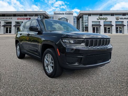 Certified 2024 Jeep Grand Cherokee Laredo X w/ Trailer Tow Package AWD/4WD image 2