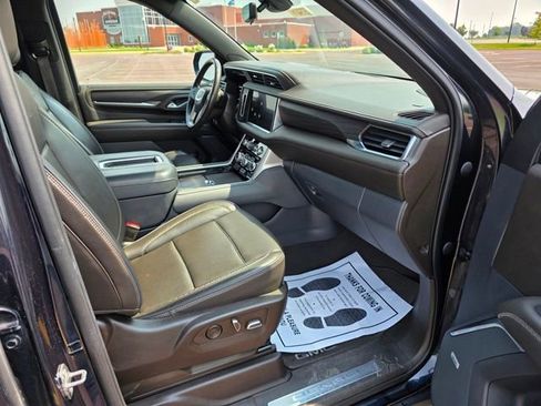 Used 2022 GMC Yukon XL Denali w/ Denali Premium Package AWD/4WD image 33