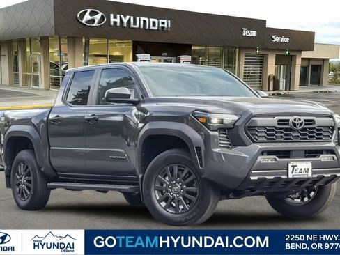 Used 2025 Toyota Tacoma TRD Off-Road AWD/4WD image 1