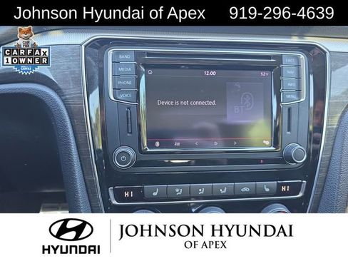 Used 2016 Volkswagen Passat 1.8T SEL Premium image 32