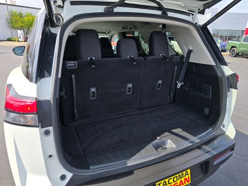 Used 2025 Nissan Pathfinder SV AWD/4WD image 34