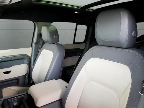 Used 2023 Land Rover Defender 110 X-Dynamic SE image 19