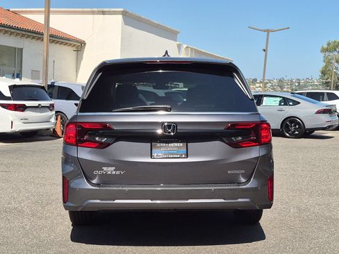 New 2026 Honda Odyssey Touring image 10