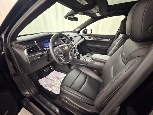 Used 2025 Cadillac XT5 Sportv w/ LPO, Floor Liner Package AWD/4WD image 10