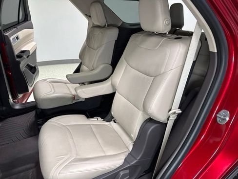 Used 2020 Ford Explorer Platinum AWD/4WD image 2