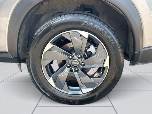 Used 2024 Nissan Rogue SV AWD/4WD image 10