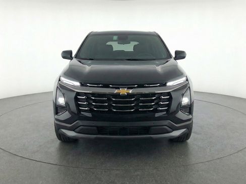 Used 2025 Chevrolet Equinox LT image 2