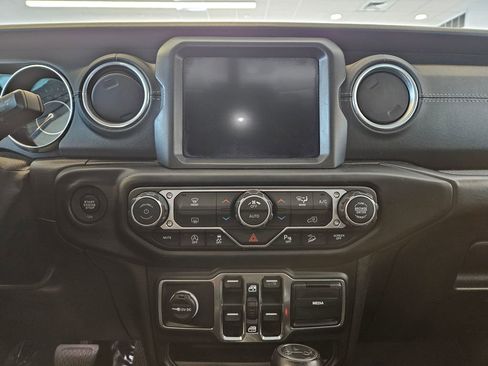 Used 2018 Jeep Wrangler Unlimited Sahara image 17