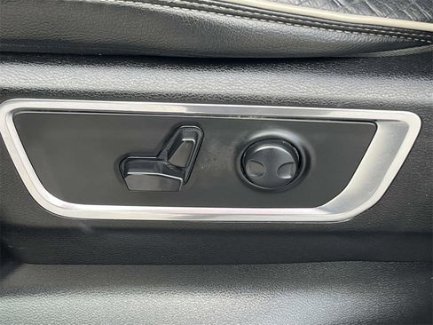 Used 2024 RAM 1500 Laramie image 11