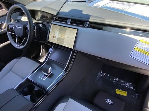 New 2026 Land Rover Range Rover Velar Dynamic SE image 11