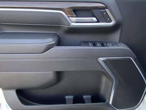 Used 2025 Chevrolet Silverado 2500 LT w/ Convenience Package image 17