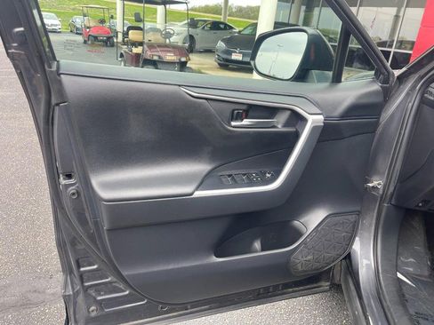 Used 2019 Toyota RAV4 XSE AWD/4WD image 11