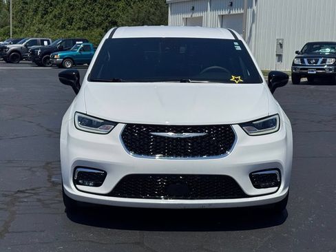 Used 2025 Chrysler Pacifica Select FWD image 18