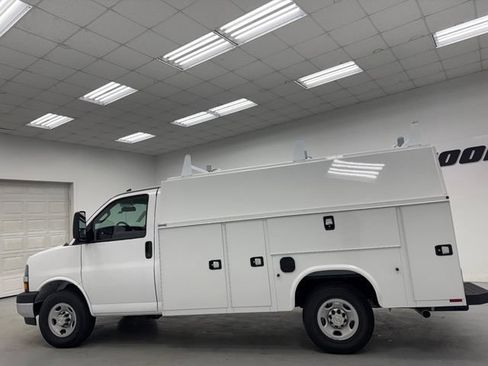 New 2026 Chevrolet Express 3500 w/ Power Convenience Package RWD image 8