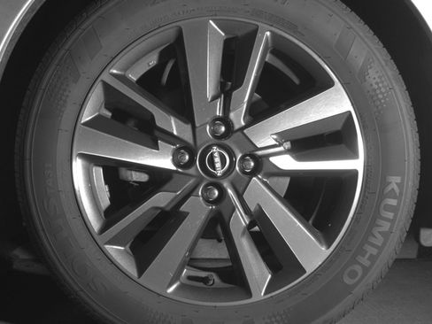 Used 2025 Nissan Versa SV FWD image 9