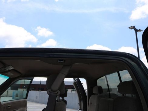 Used 2001 Toyota Tundra Limited w/ Off-Road Pkg AWD/4WD image 16