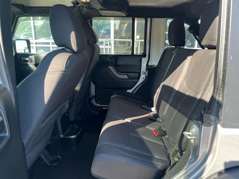 Used 2018 Jeep Wrangler Unlimited Sport S AWD/4WD image 12