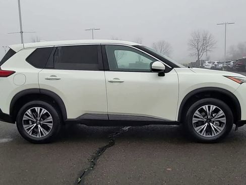 Used 2023 Nissan Rogue SV image 9