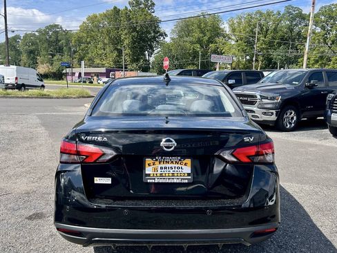 Used 2020 Nissan Versa SV FWD image 4