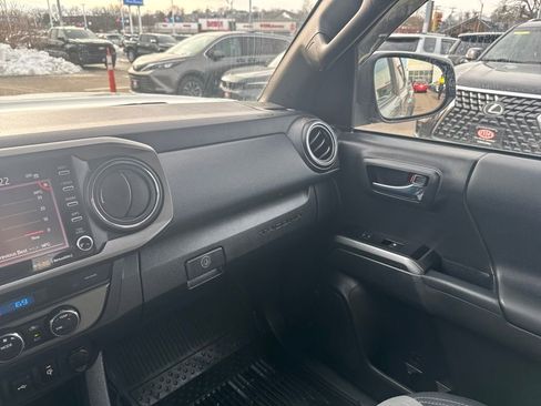Used 2023 Toyota Tacoma TRD Off-Road image 29
