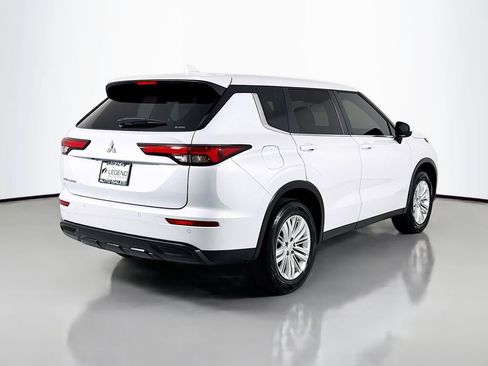 Used 2024 Mitsubishi Outlander ES AWD/4WD image 5