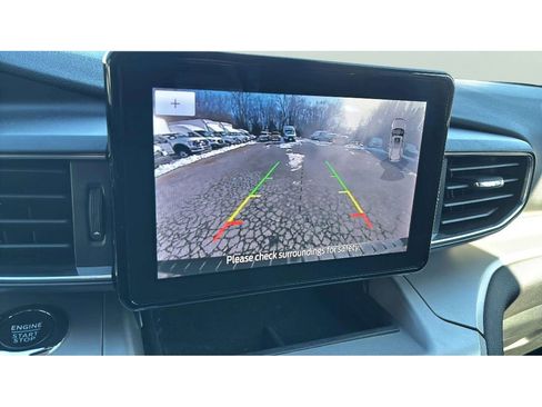 Certified 2022 Ford Explorer XLT w/ Equipment Group 202A image 19
