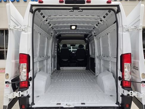 Used 2026 RAM ProMaster 2500 w/ Convenience Group FWD image 32