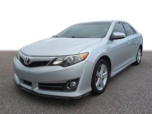 Used 2014 Toyota Camry SE image 1