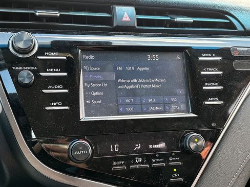 Used 2018 Toyota Camry SE FWD image 7