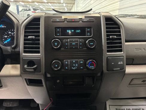 Used 2017 Ford F250 XL w/ Power Equipment Group AWD/4WD image 18