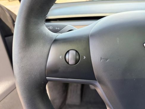 Used 2023 Tesla Model Y Long Range AWD/4WD image 24