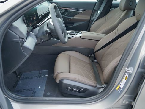 New 2026 BMW i5 eDrive40 w/ Premium Package AWD/4WD image 10