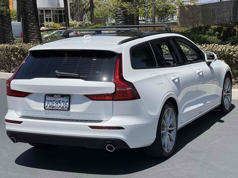 Used 2020 Volvo V60 T5 Momentum w/ Protection Package FWD image 9