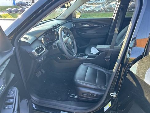 Used 2023 Chevrolet TrailBlazer LT w/ Convenience Package FWD image 6