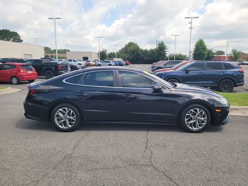Used 2023 Hyundai Sonata SEL FWD image 2