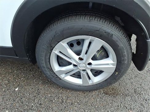 New 2025 Nissan Kicks Play S image 4