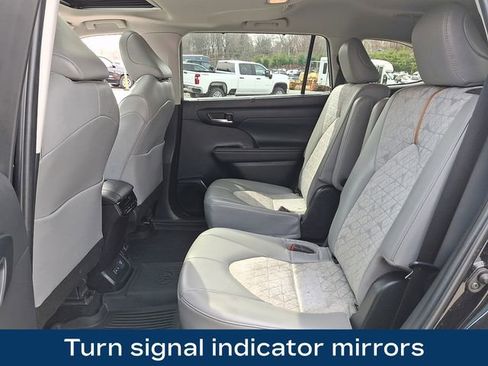 Used 2023 Toyota Highlander Bronze Edition AWD/4WD image 21