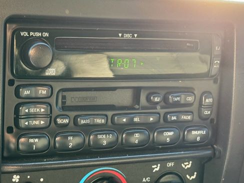 Used 2005 Ford Excursion XLT image 25