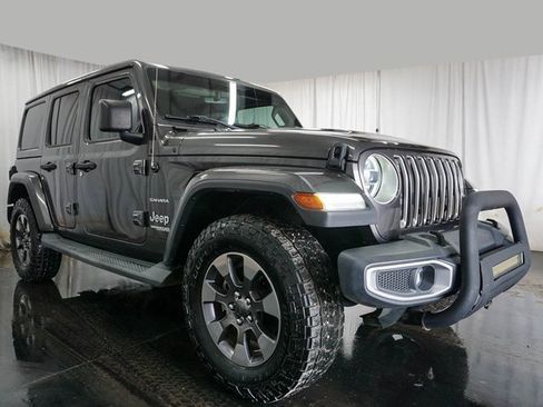 Used 2018 Jeep Wrangler Unlimited Sahara image 2