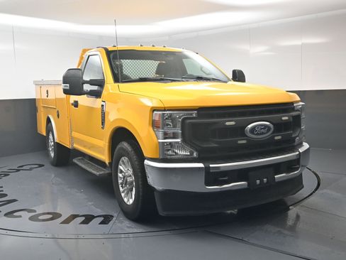 Used 2022 Ford F350 XL w/ Power Equipment Group image 3