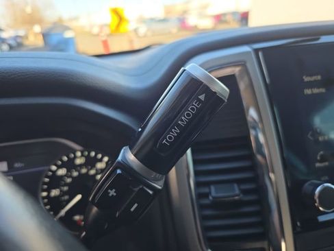 Used 2021 Nissan Titan SV w/ SV Convenience Package image 26