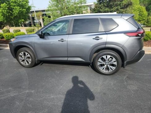 Used 2023 Nissan Rogue SV w/ SV Premium B Package image 2