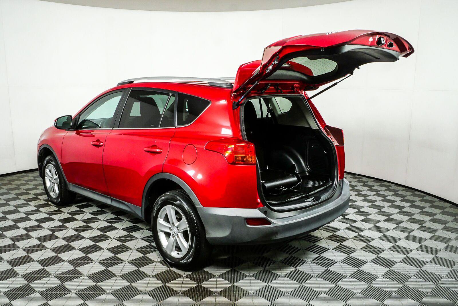 Used 2013 Toyota RAV4 XLE FWD image 30