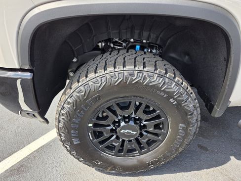 New 2026 Chevrolet Silverado 2500 ZR2 AWD/4WD image 4